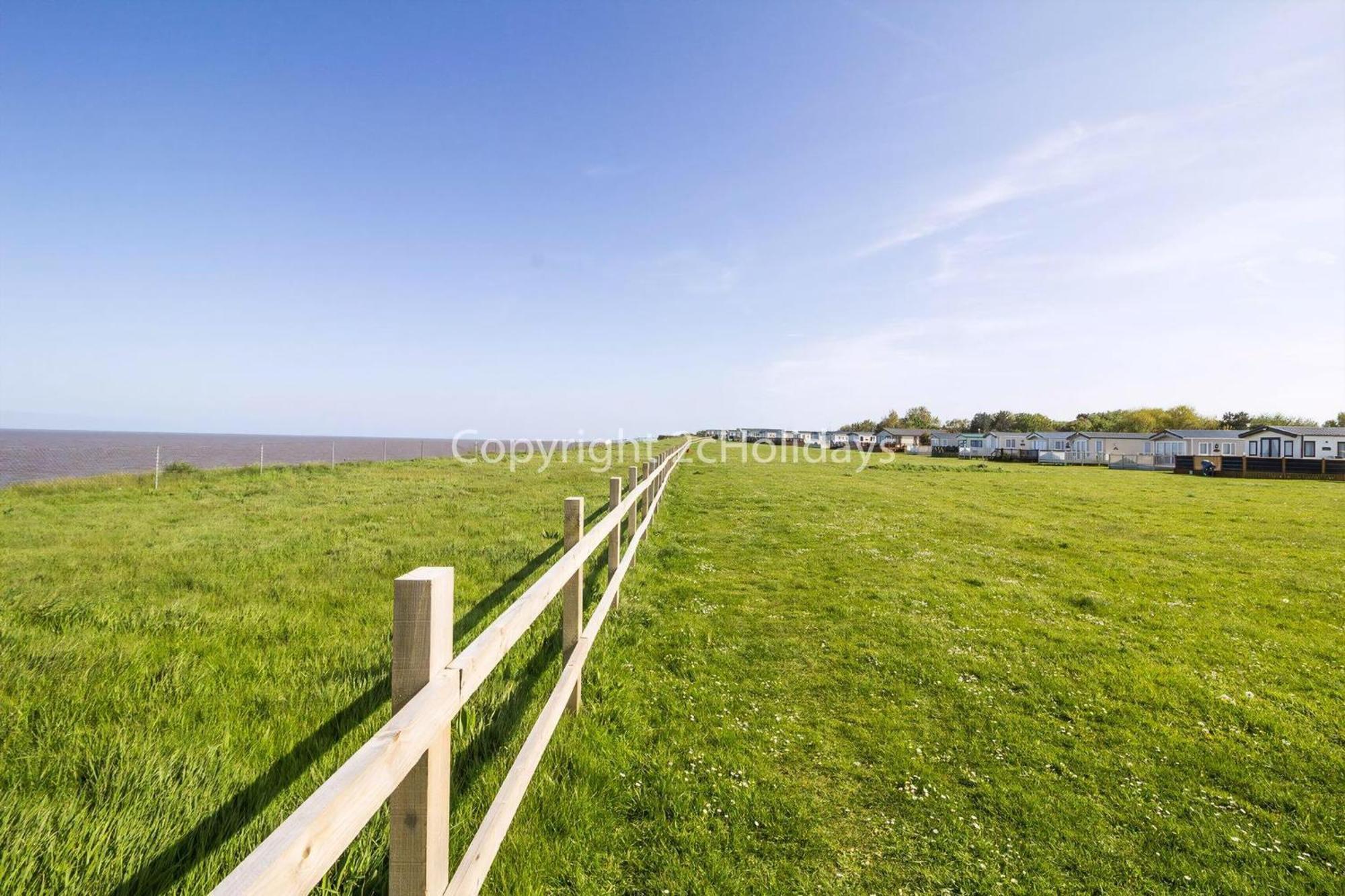 Gorgeous 6 Berth Caravan With Decking And Wi-Fi At Broadland Sands Ref 20377Bs Hopton on Sea Luaran gambar