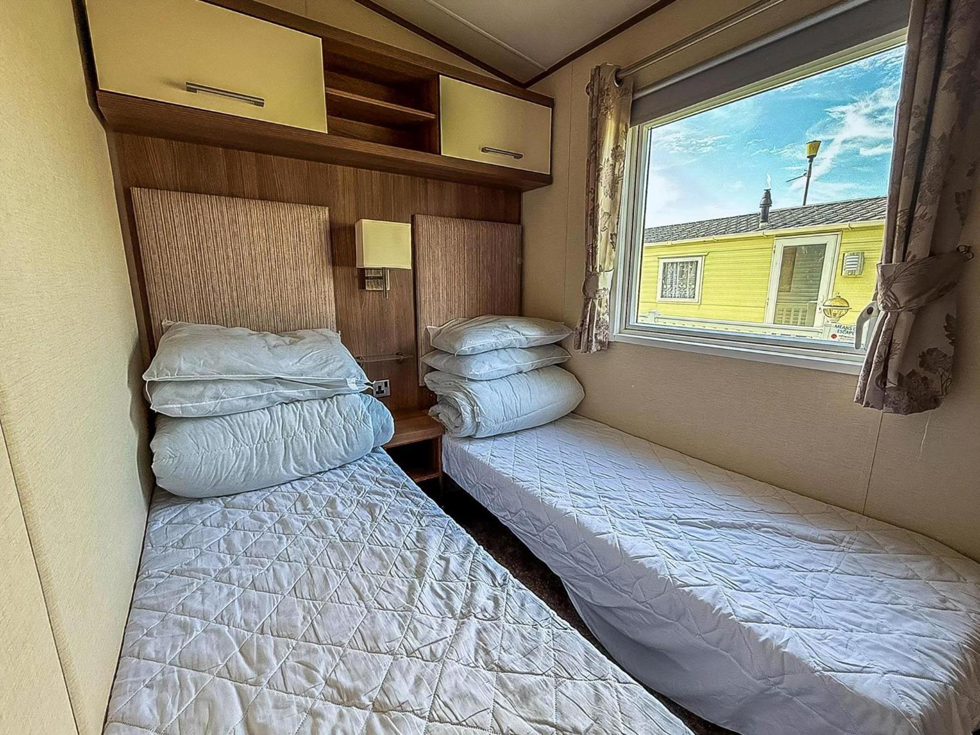 Gorgeous 6 Berth Caravan With Decking And Wi-Fi At Broadland Sands Ref 20377Bs Hopton on Sea Luaran gambar