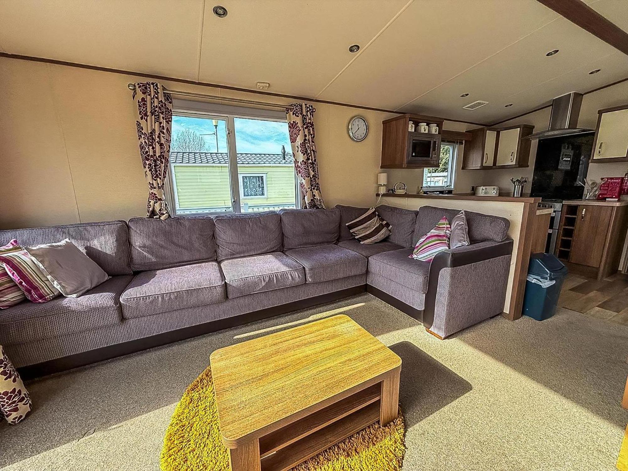 Gorgeous 6 Berth Caravan With Decking And Wi-Fi At Broadland Sands Ref 20377Bs Hopton on Sea Luaran gambar
